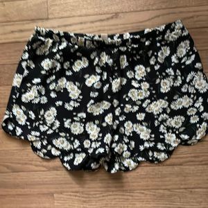 LA HEARTS daisy shorts. Nice used condition. Silky feel. Size Large. PAC SUN.